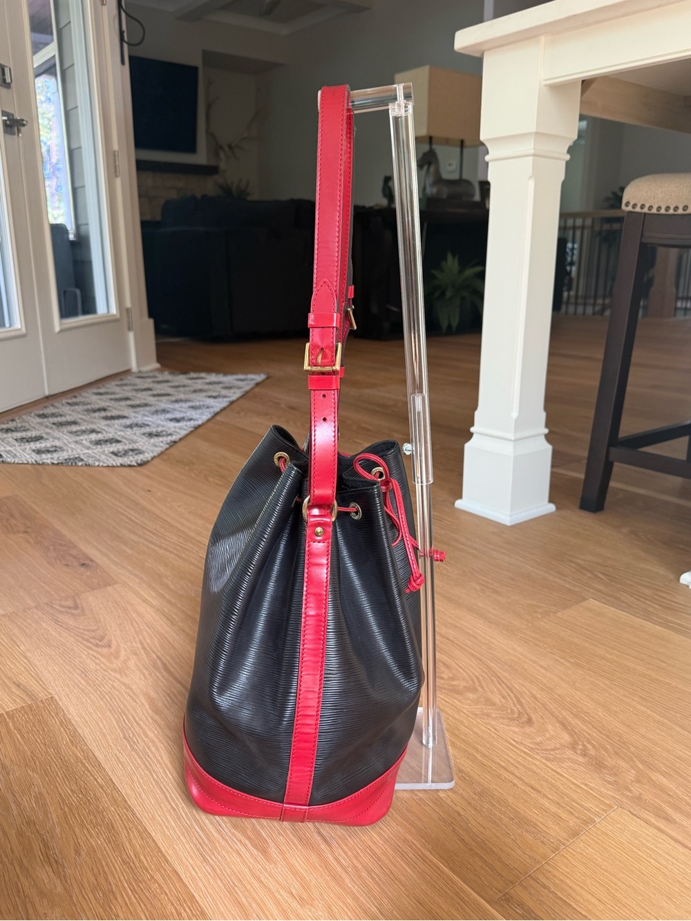 Louis Vuitton Epi Leather Black & Red Noe’ Large Bucket Handbag - Picture 6 of 17